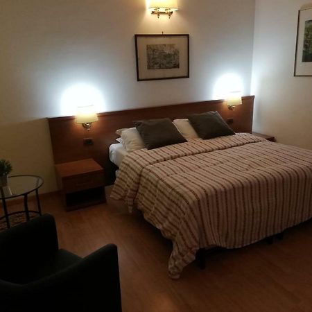 Domus Appia 154 B&B Рим Екстериор снимка