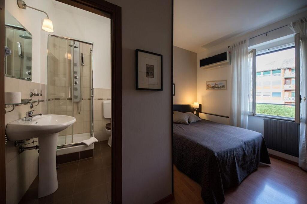 Domus Appia 154 B&B Рим Екстериор снимка
