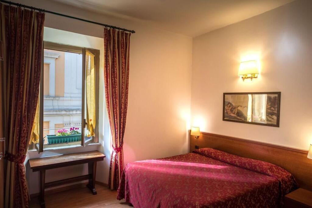 Domus Appia 154 B&B Рим Екстериор снимка