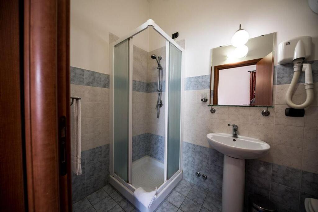 Domus Appia 154 B&B Рим Екстериор снимка